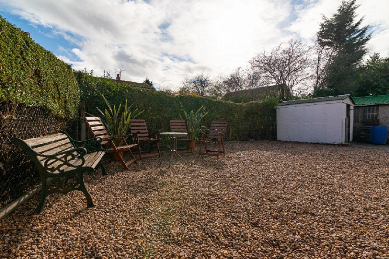 Beautiful 6 Bedroom Holiday Home, Manchester Wythenshawe Eksteriør bilde